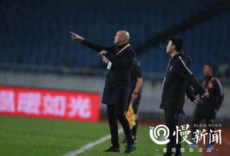 包含重庆斯威主场大胜,给对手沉重打击的词条